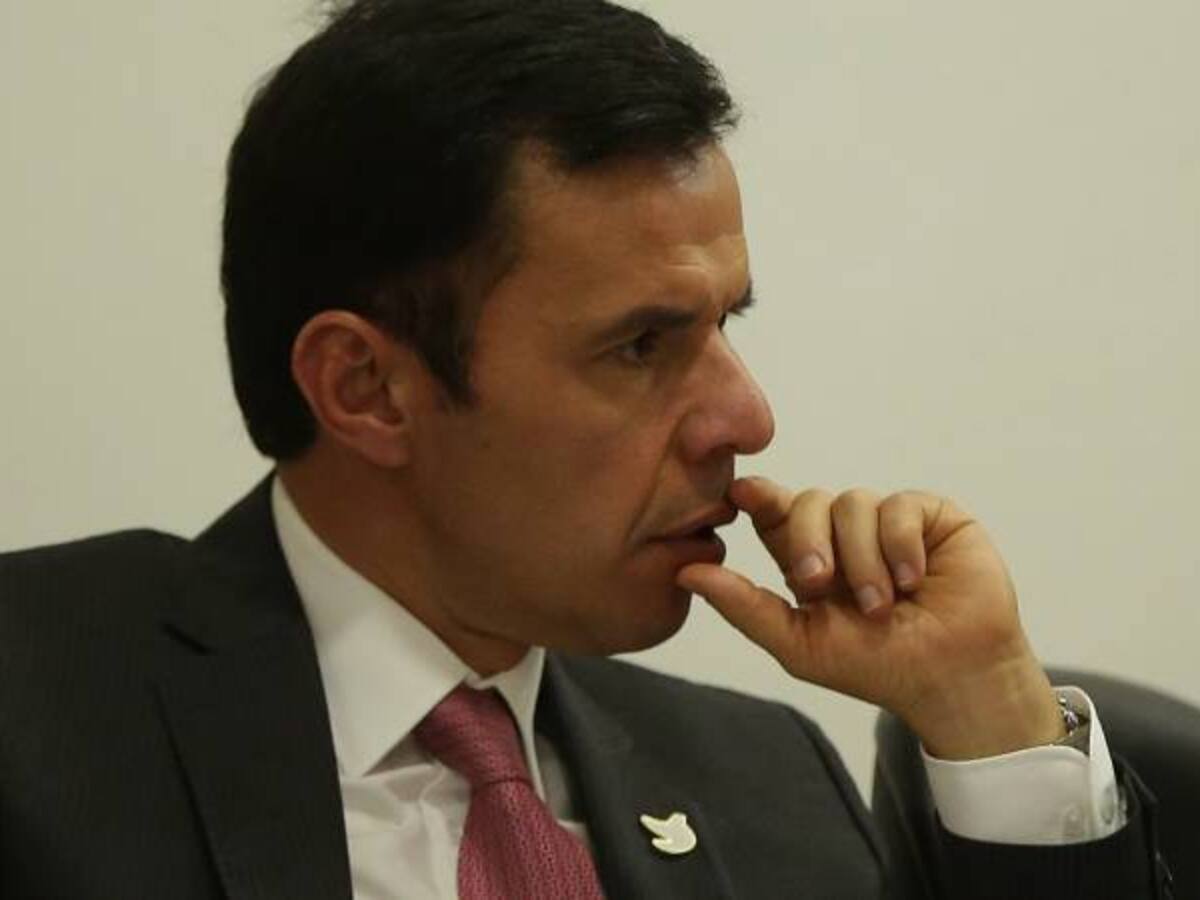 Archivan investigación contra Min Interior por las curules de paz