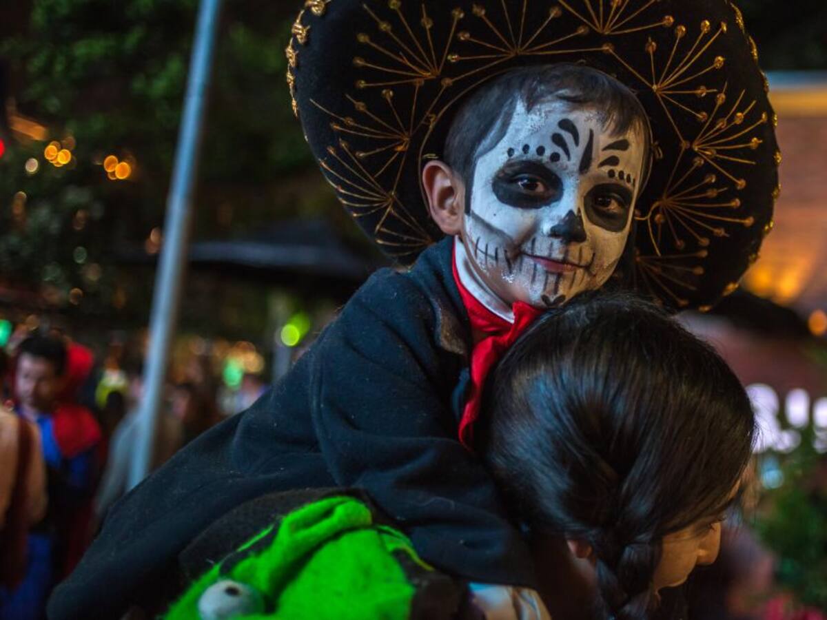 Policía recomienda ubicar placas de identificación a los niños en Halloween