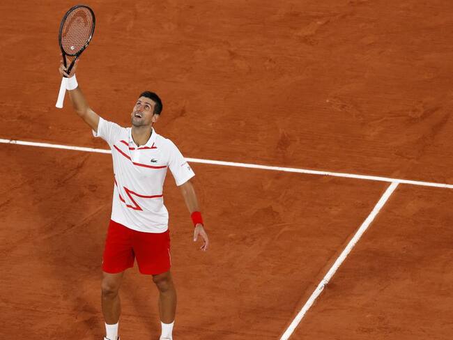 Djokovic avanza a segunda ronda de Roland Garros sin problemas