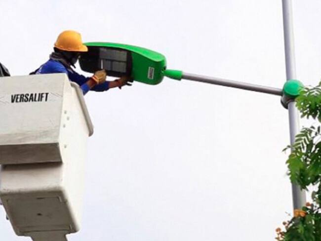 Seis cuadrillas están arreglando el alumbrado público en Bucaramanga