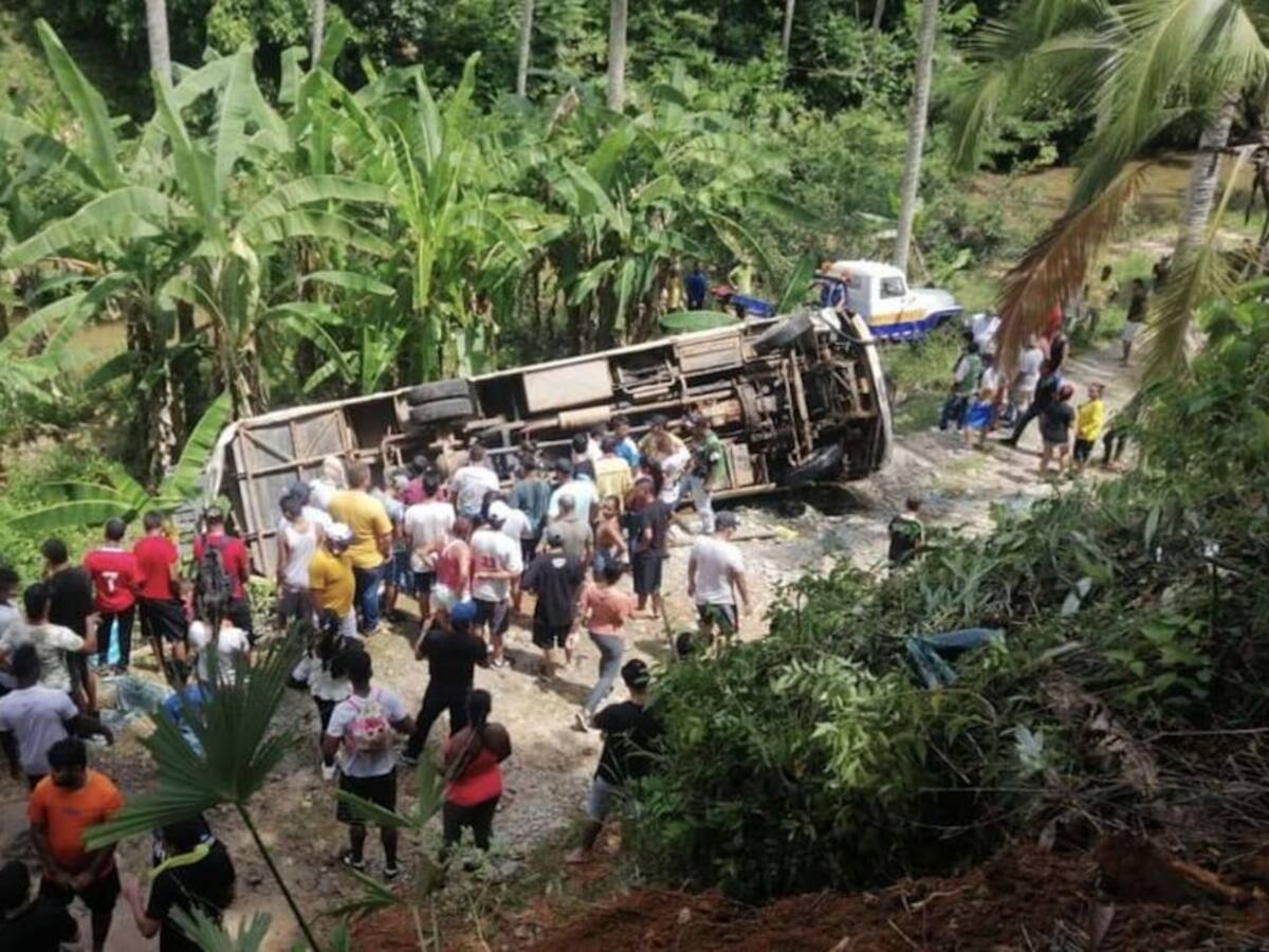 Bus que transportaba futbolistas veteranos de Planeta Rica se volcó en Tarazá