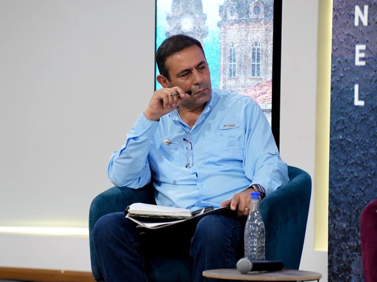 Gobernador exige pruebas a Petro tras acusaciones de intento de golpe con recursos de Santander