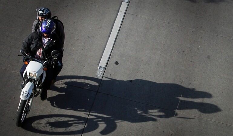 ¿Es el momento de prohibir el parrillero en Colombia?. Foto: Colprensa / MAURICIO ALVARADO