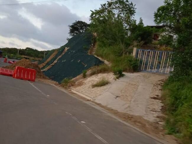 Advierten deslizamientos en la Vía al Mar