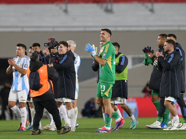 Emiliano Martinez (Photo by Daniel Jayo/Getty Images)