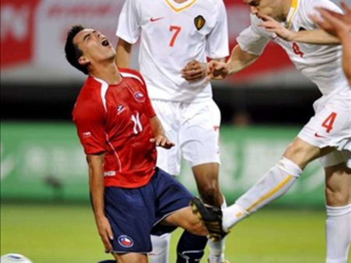 Chile descarta a Esteban Paredes para amistosos ante Portugal y Colombia