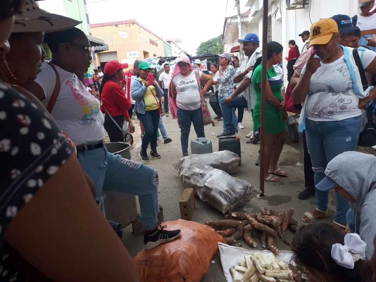 300 mujeres protestaron en las afueras del ICBF en El Carmen de Bolívar