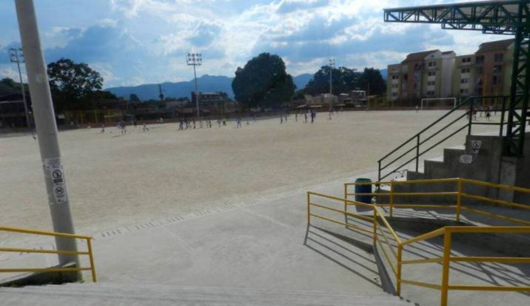 Ataque a bala en cancha de fútbol deja un menor muerto