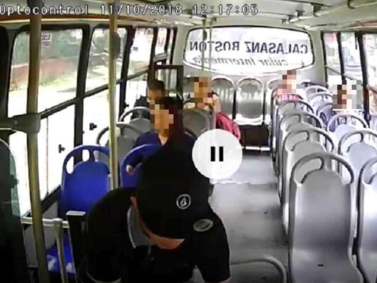 Hasta 5 millones de recompensa para identificar a ladrón de bus en Medellín
