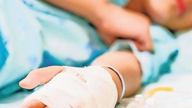 La pequeña se debate entre la vida y la muerte en una UCI de la capital del Huila.