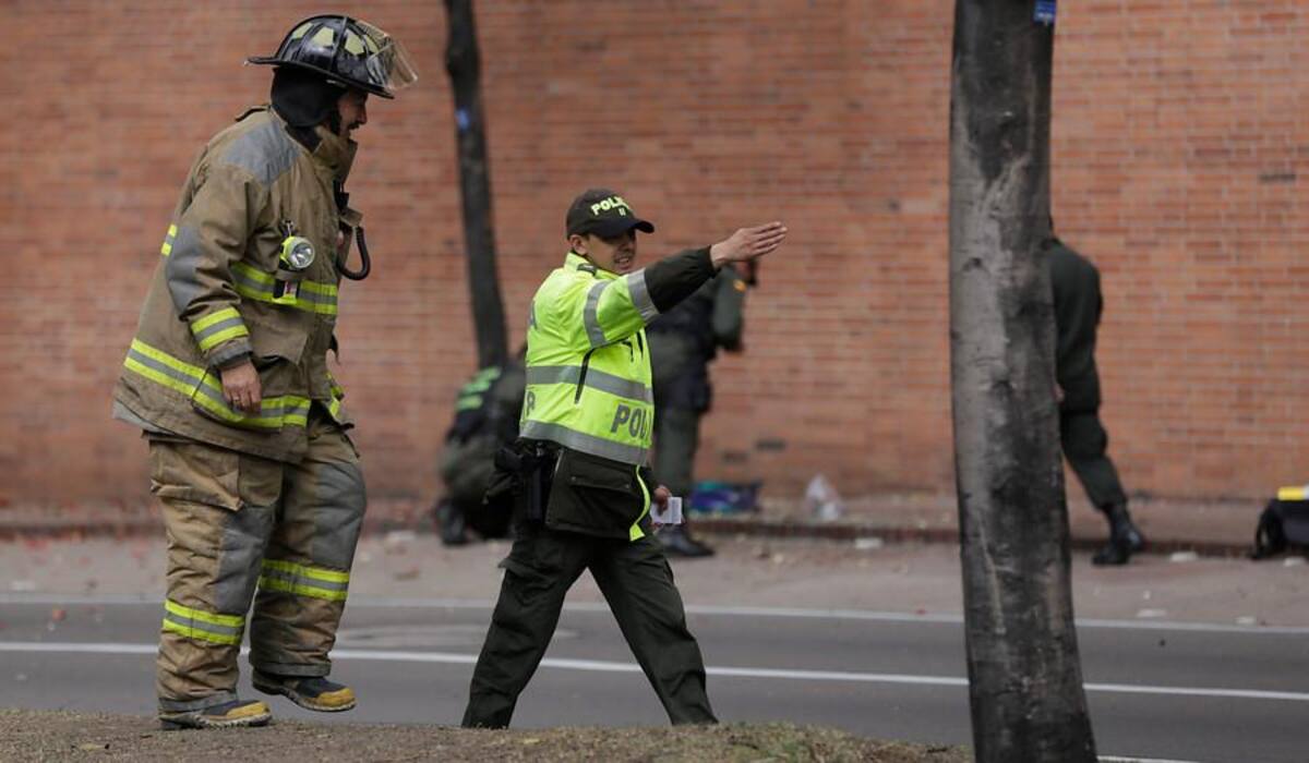 El paquete fue detonado de manera controlada, porque primeras versiones de la Policía, apuntaron a que se trataba de un explosivo.