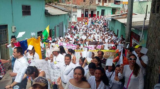 Población del Catatumbo marchando en contra de los ataques