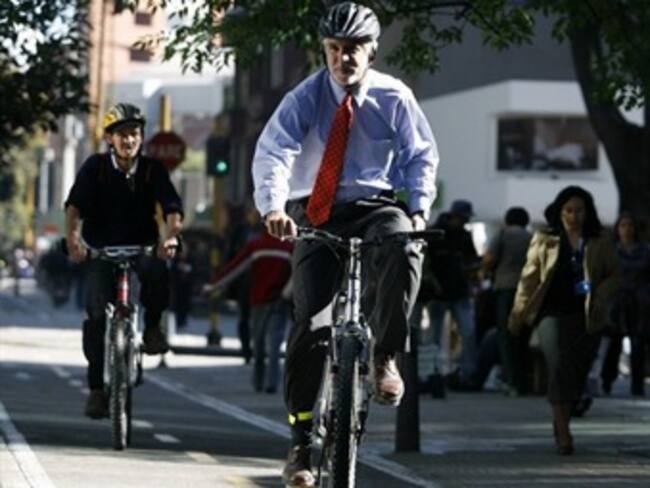 Enrique Peñalosa recibe premio mundial en medio ambiente