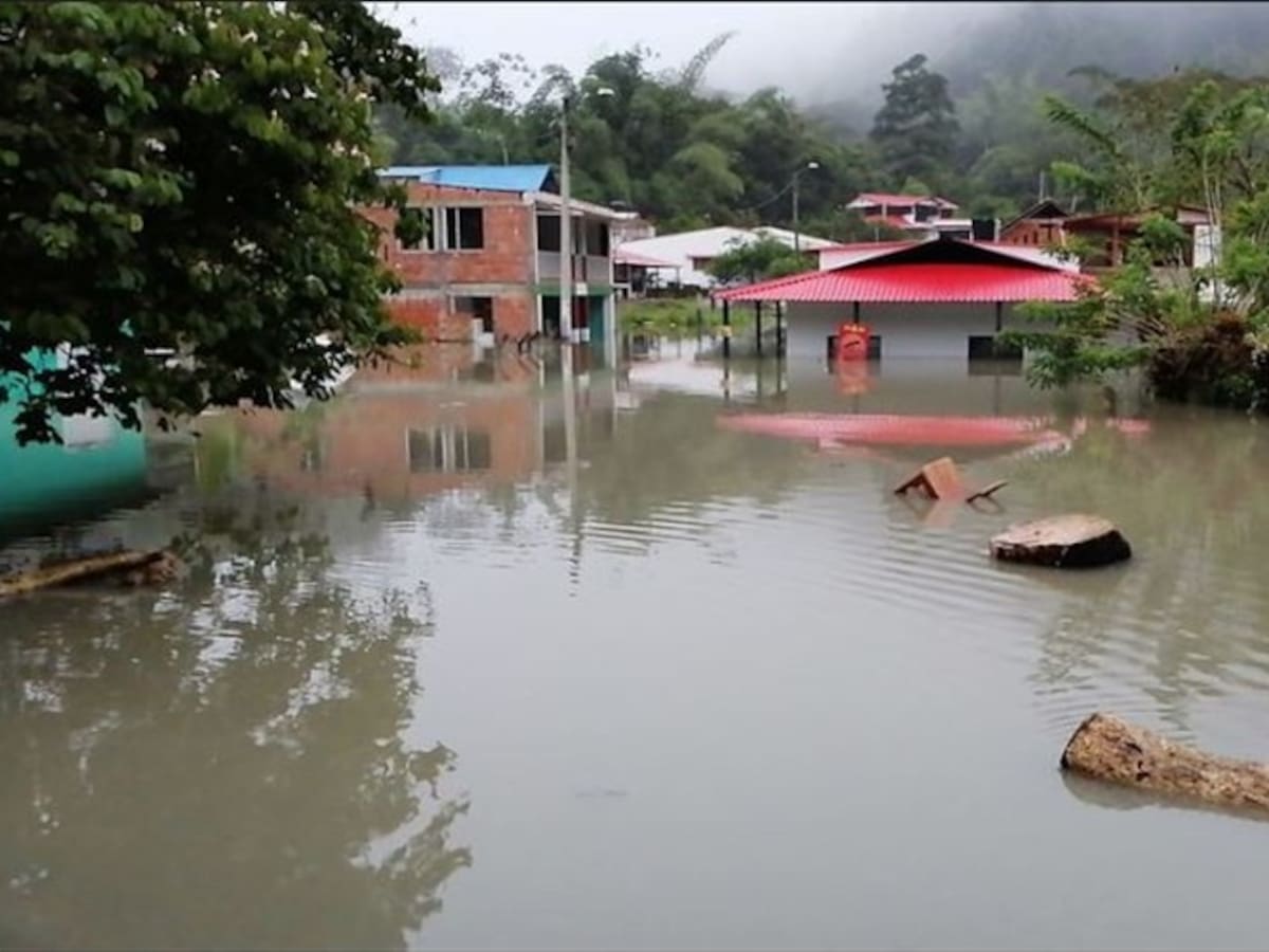 Más de 30 damnificados y un muerto deja deslizamiento en La Palma, Cundinamarca