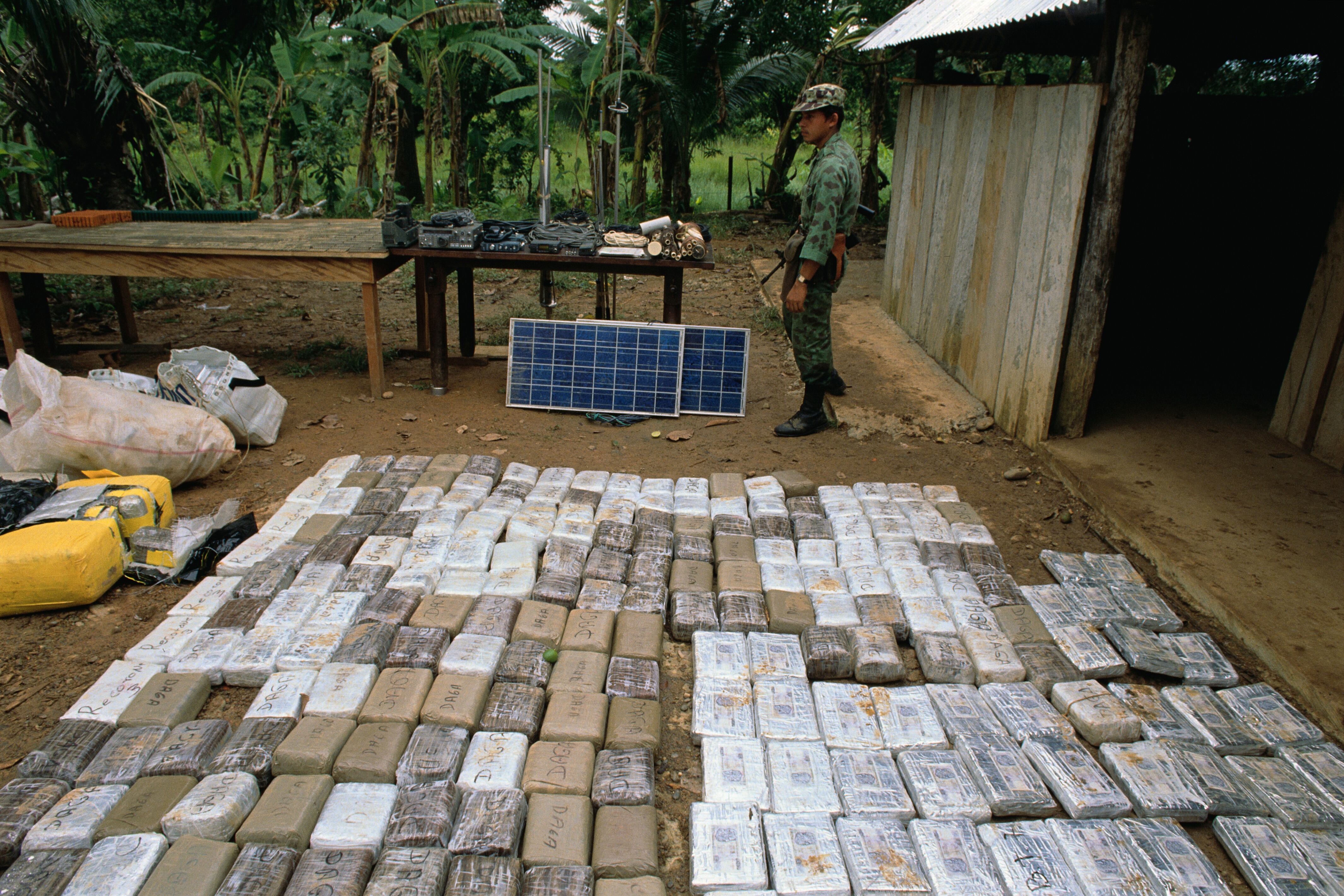 Decomiso de cocaína en una planta de procesamiento ilegal cerca de Bogotá.
(Foto:   Getty Images)