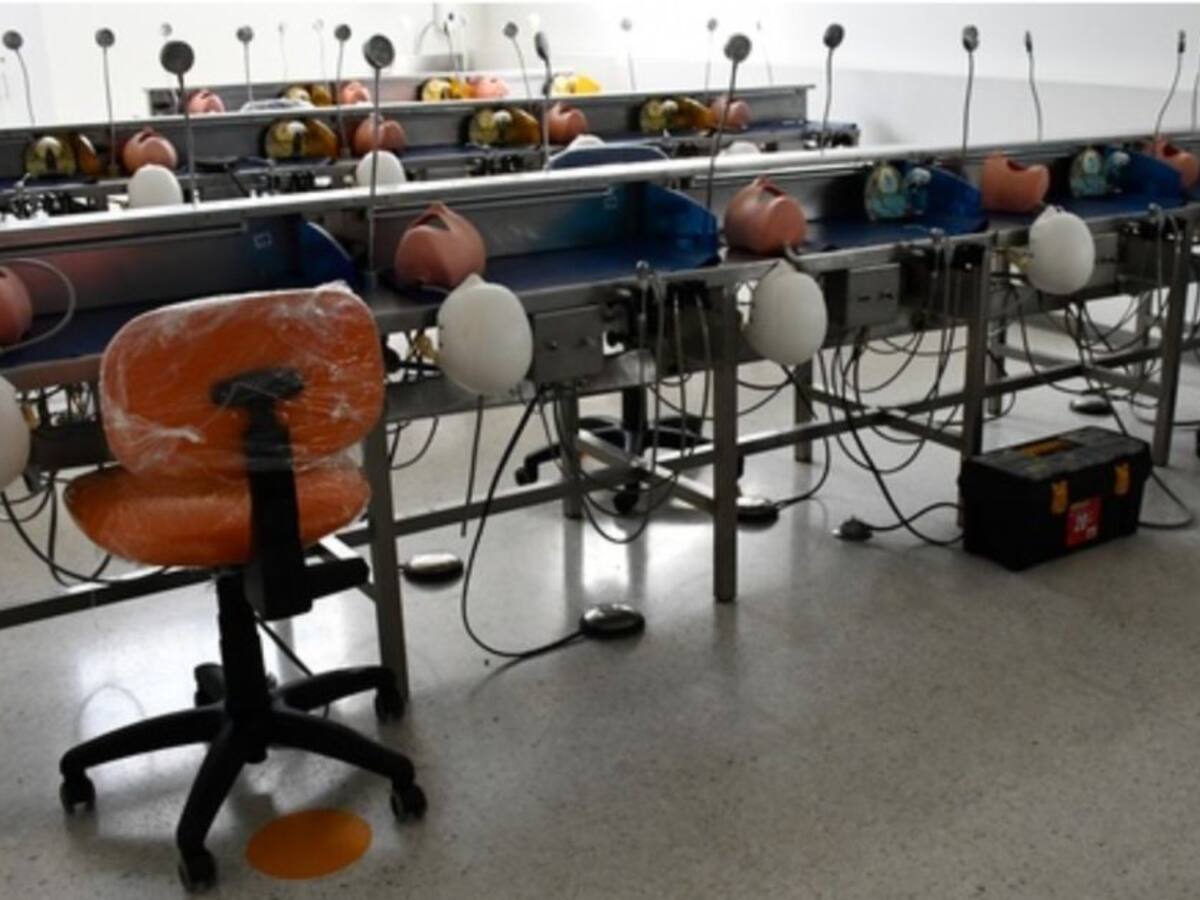 Estudiantes de la UAM reinician sus clases en los laboratorios