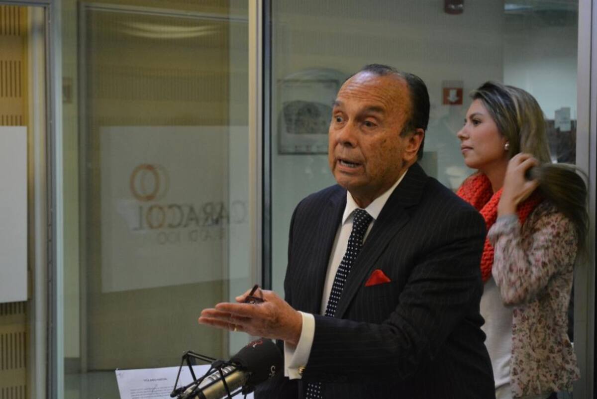 Tras dos décadas de estar inundando de humor a los colombianos, el admirado periodista se retira de La Luciérnaga, vea como desarrolla su último programa.