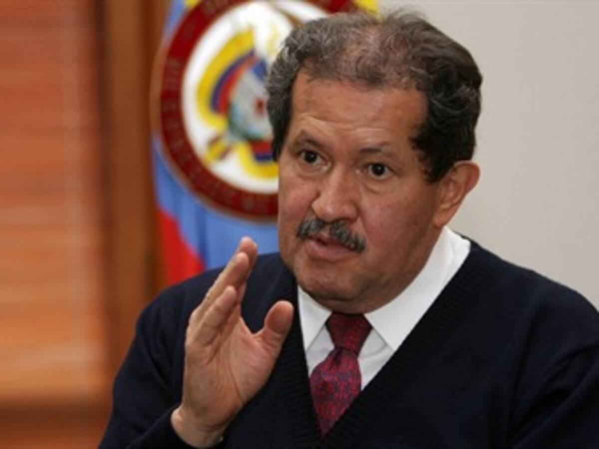 Angelino Garzón, el de mayor imagen favorable en Colombia