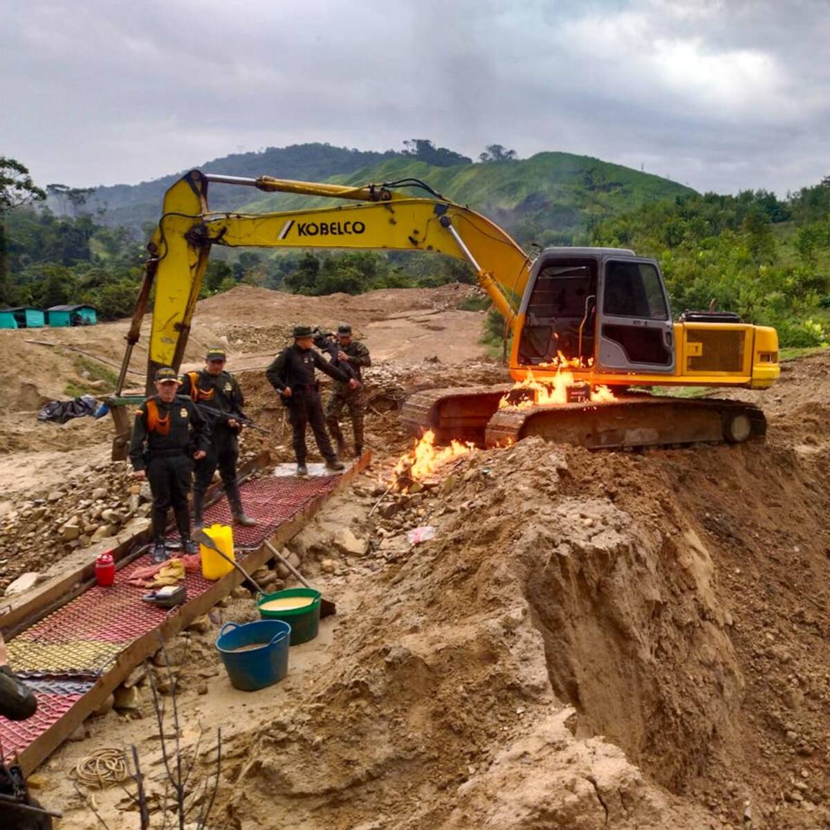 Destruyen dos dragas con el que extraían 4 kilos de oro en el oriente de Antioquia