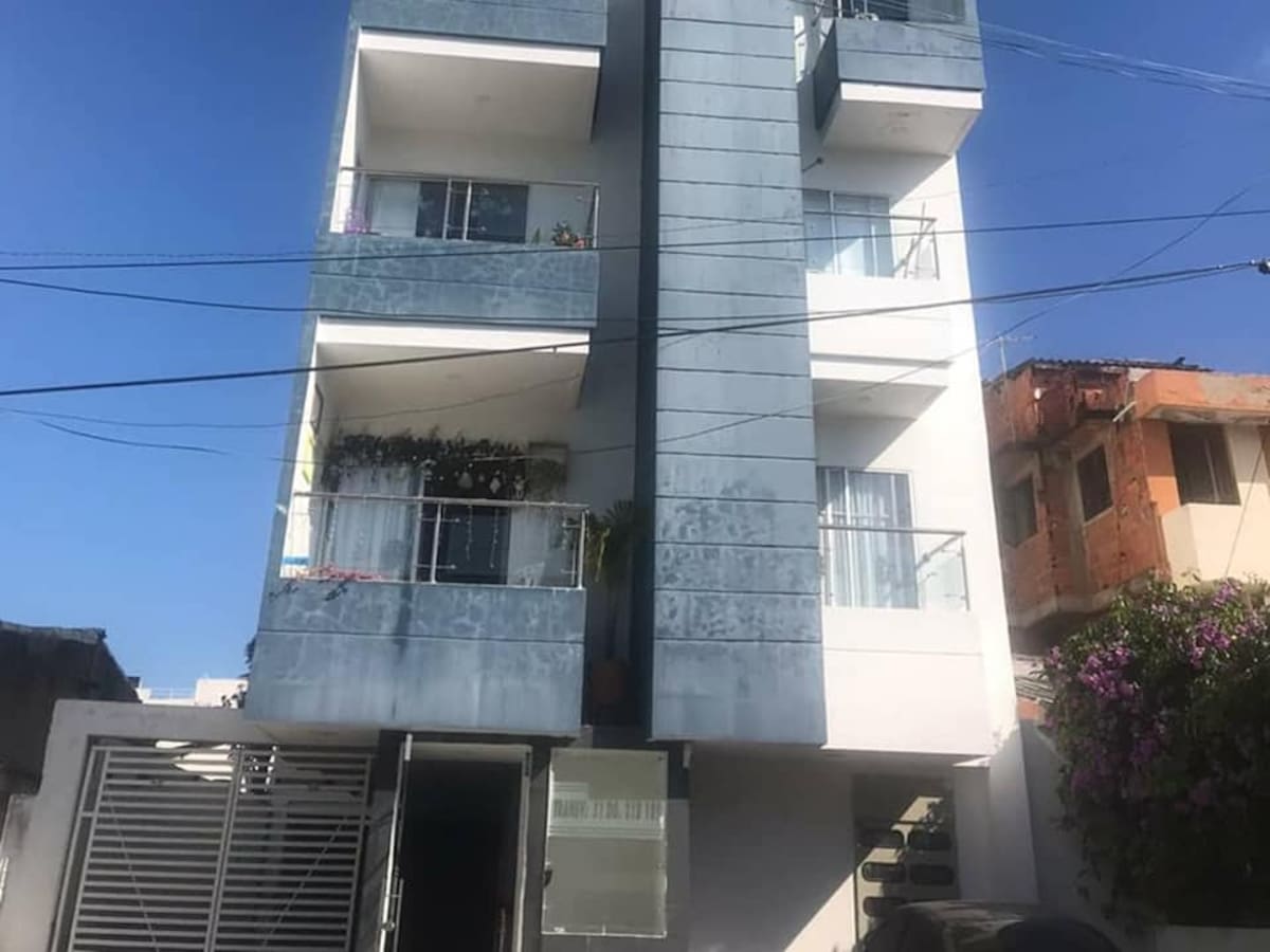 Comunidad del Alto Bosque exige la demolición de edificio del clan Quiroz por riesgo de colapso