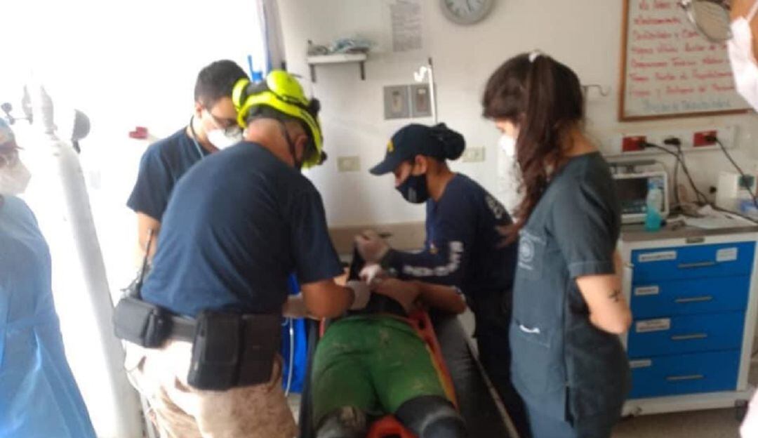 Hombre herido al haberle caído una roca en Marmato, Caldas.