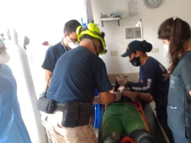 Hombre herido al haberle caído una roca en Marmato, Caldas.
