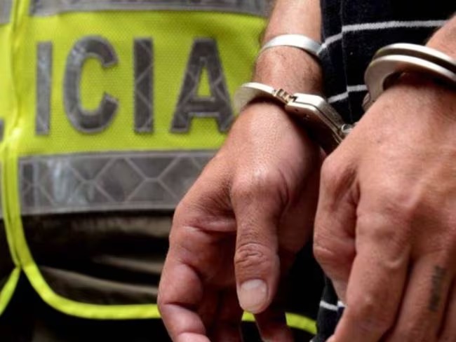 Mujer que seducía a hombres para robarlos en establecimientos de Manizales, fue capturada