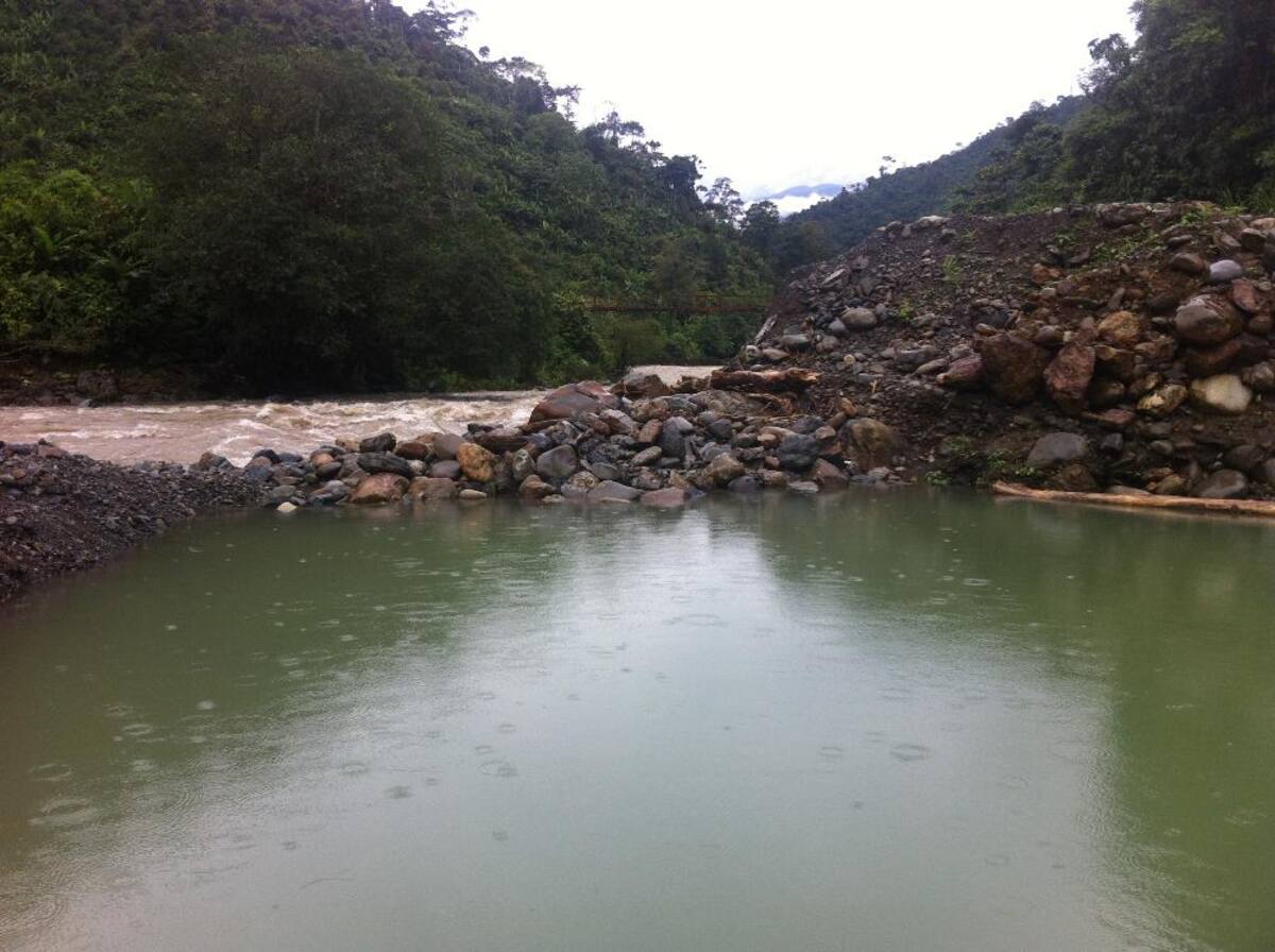 Sin peces y sin oro, sin árboles y hasta sin piedras quedó el Río Ágüita en Pueblo Rico.
