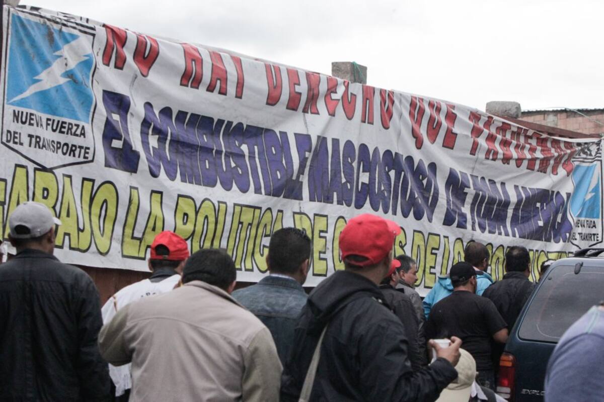 Camioneros marcharon por la calle 13 para hacer sentir sus peticiones al Gobierno Nacional.