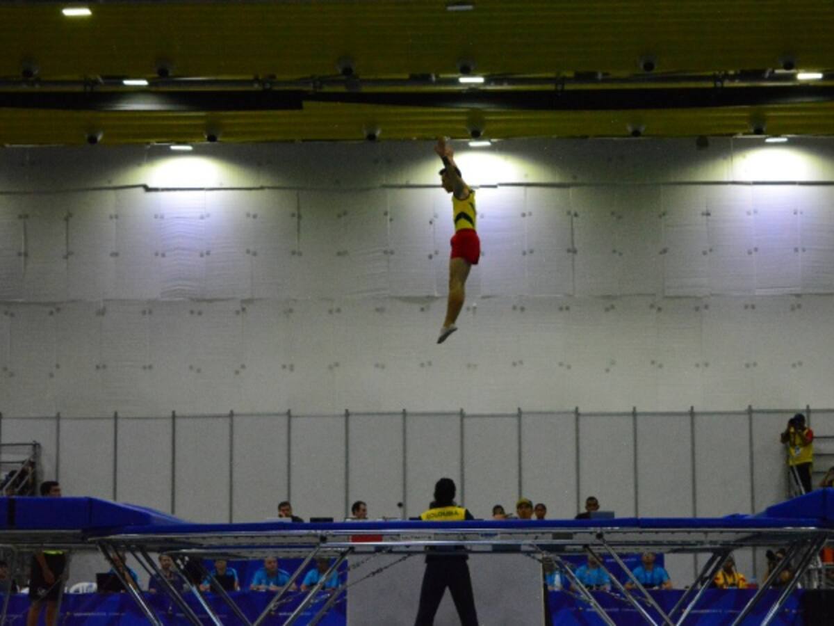 Ángel Hernández se queda con el Oro en la gimnasia trampolín