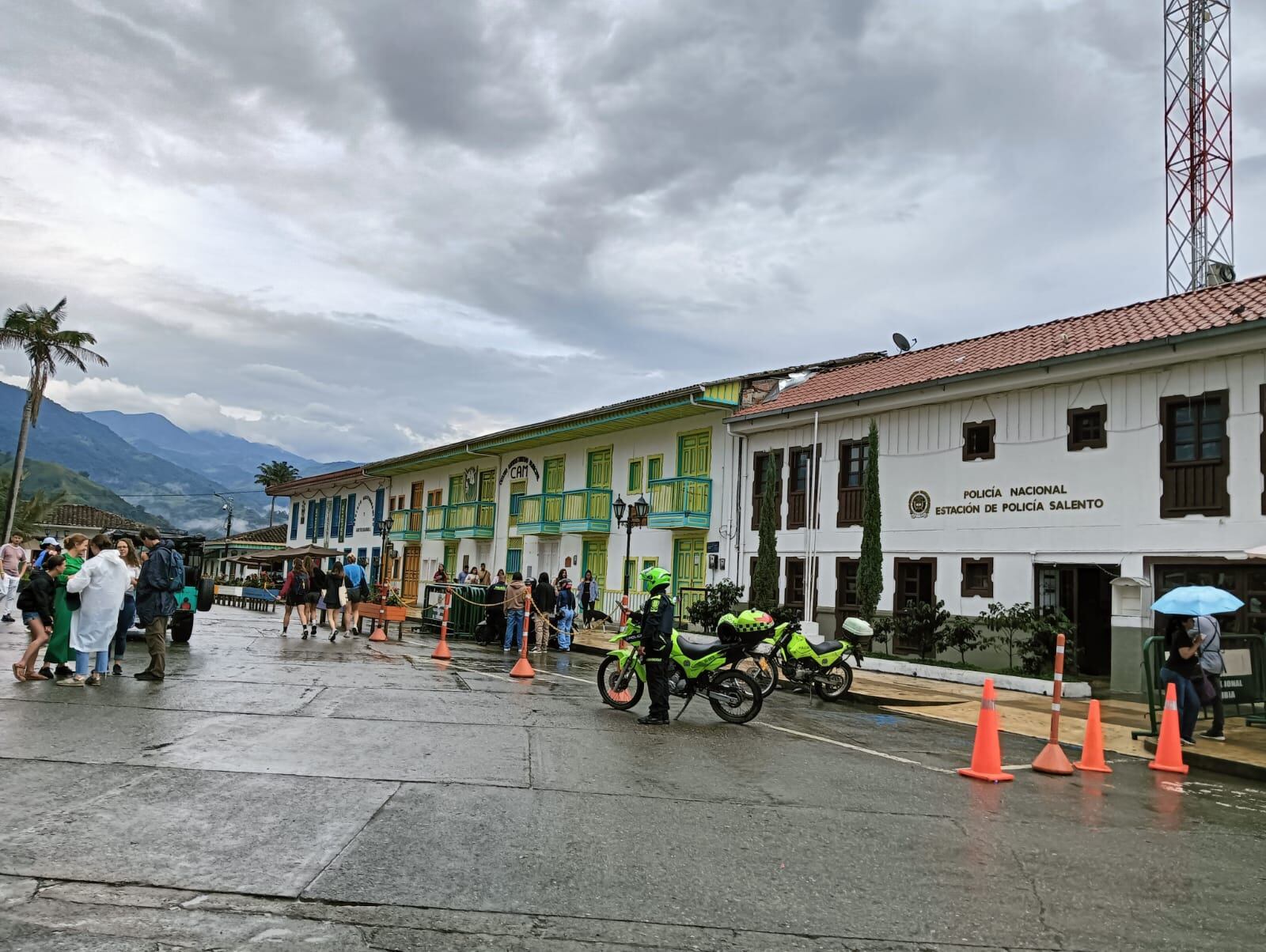La hermosa arquitectura de Salento, Quindío la sede  la Policía y la alcaldía y el parque principal. Foto: Adrián Trejos