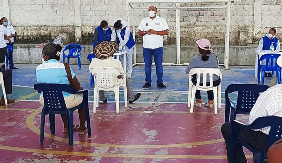 Con la participación en el Comité de Justicia Transicional y con la entrega de indemnizaciones