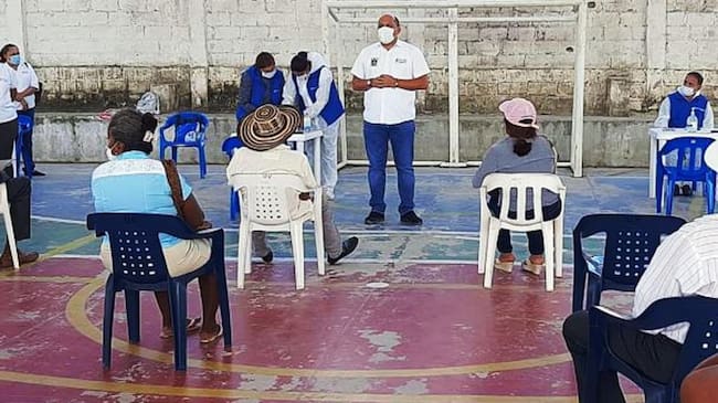 Con la participación en el Comité de Justicia Transicional y con la entrega de indemnizaciones