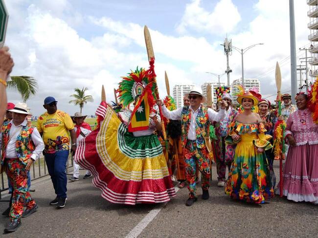 Gran Desfile de Independencia, con todo su colorido, se tomó la Avenida Santander