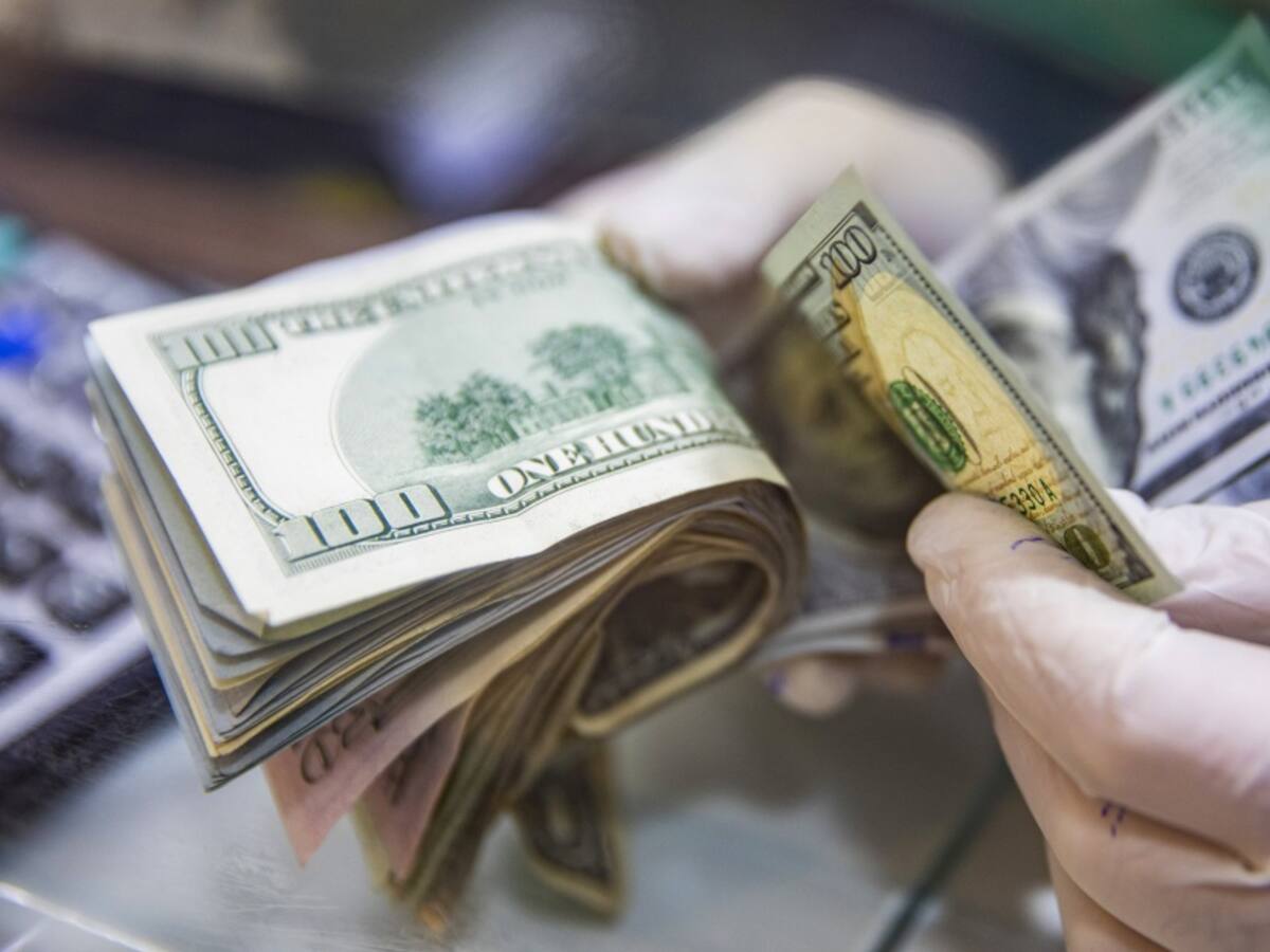 El dólar sufre fuerte caída durante este jueves