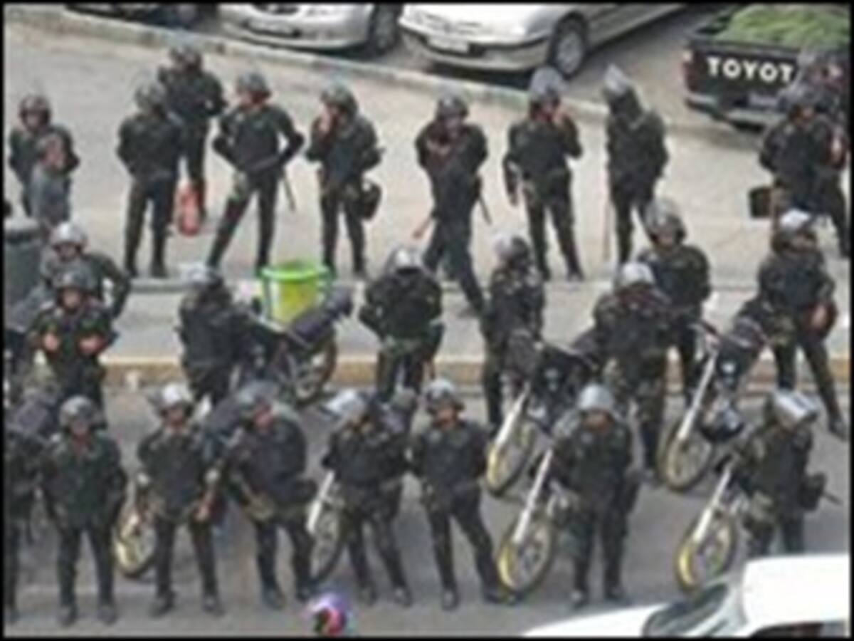 La policía impide con violencia la protesta convocada por Musaví