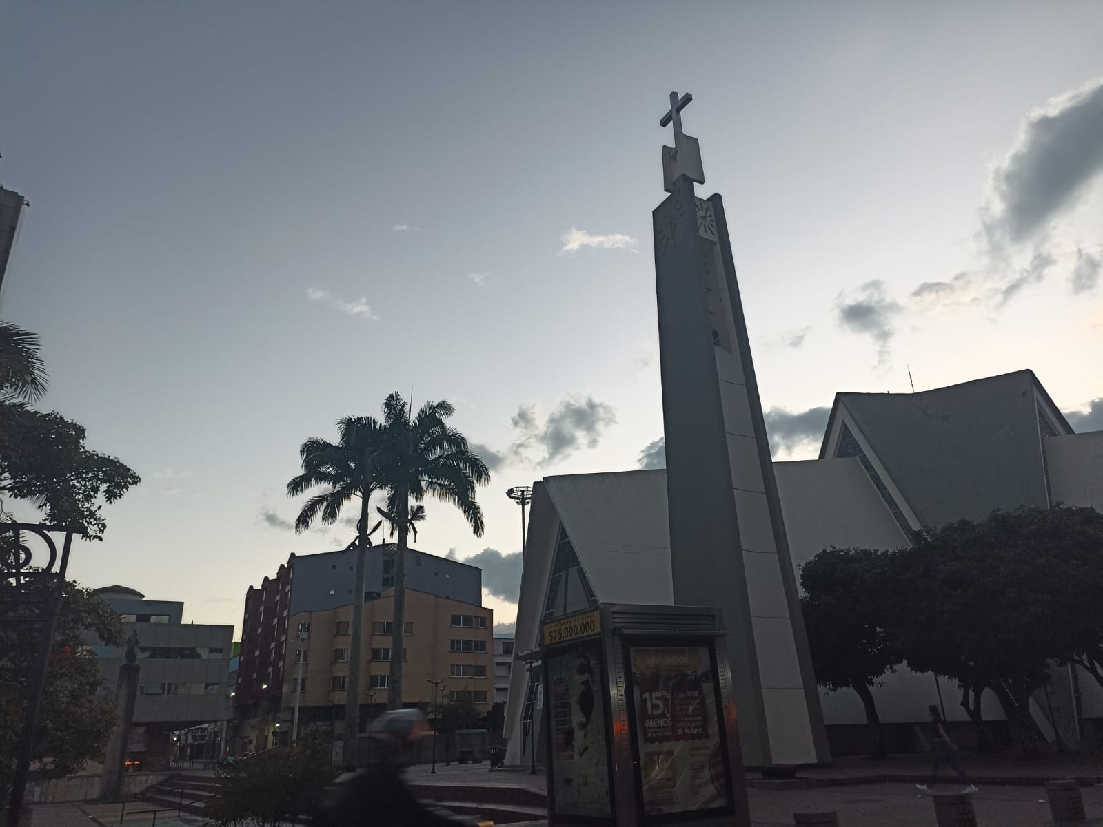 Hermoso amanecer en Armenia, iglesia Catedral Inmaculada Concepción