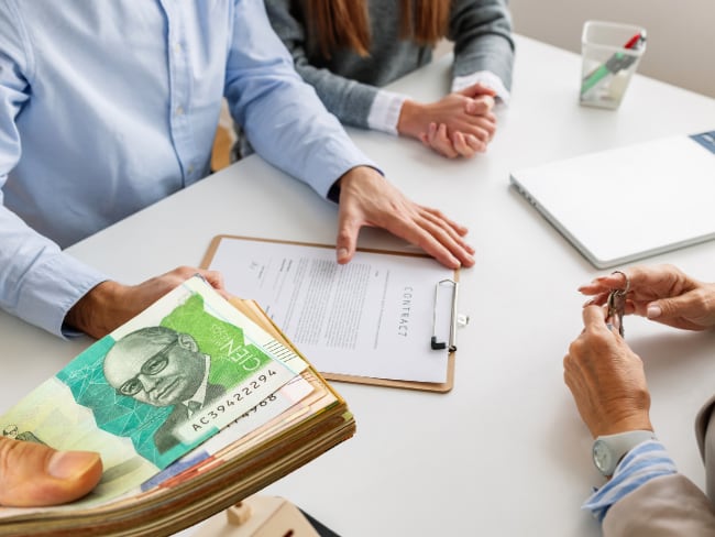 ¿Cómo se paga la disponibilidad en Colombia? Condiciones y restricciones según tipo de contratación