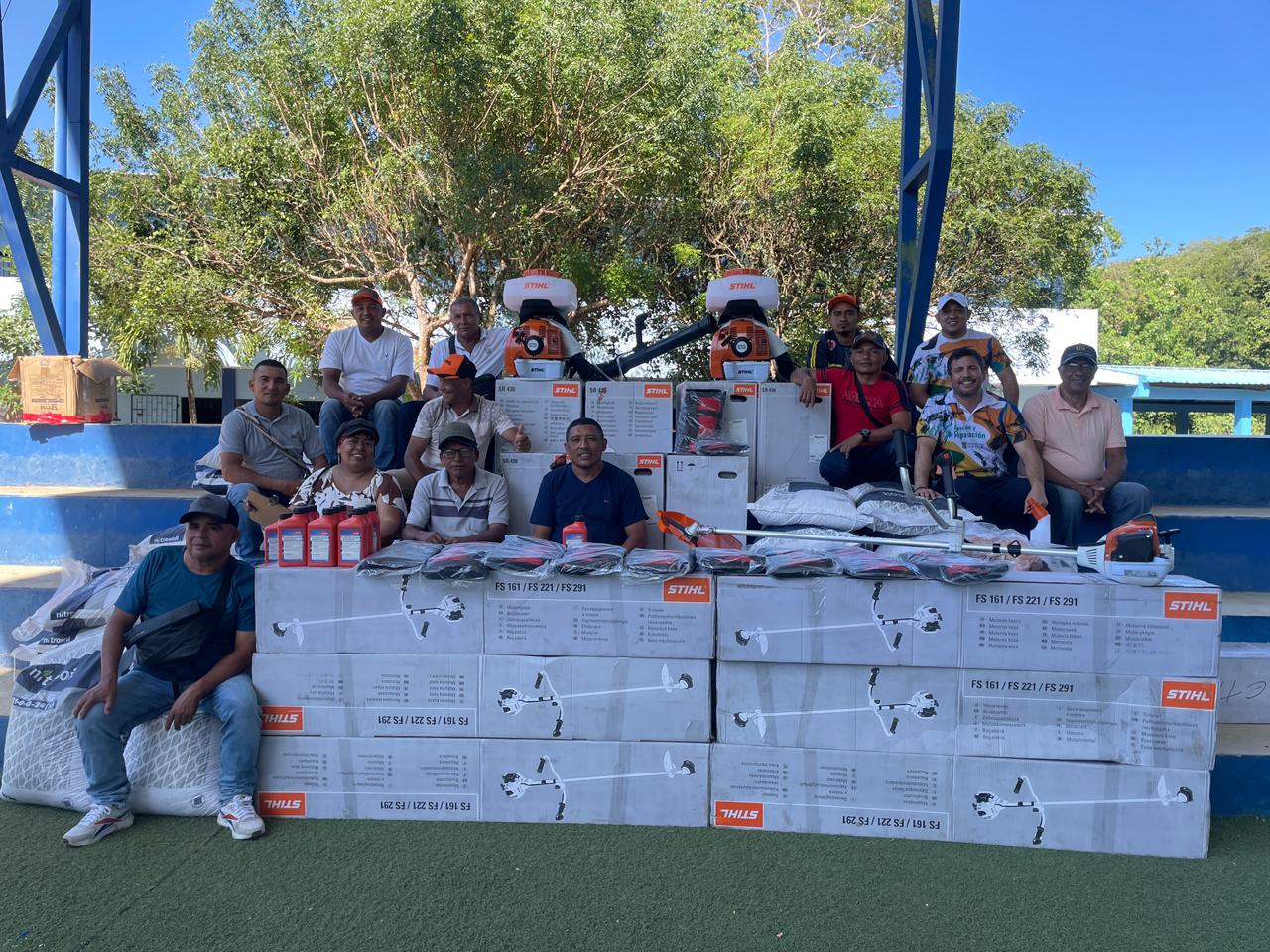 Gobernación de Bolívar entrega dotación para impulsar actividades agrícolas