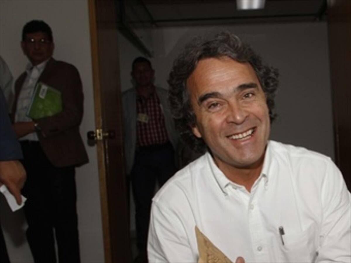 Fajardo no descarta una candidatura a la Presidencia en el año 2018