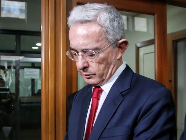 Ex fiscal presentará denuncia contra Uribe ante la Corte Suprema