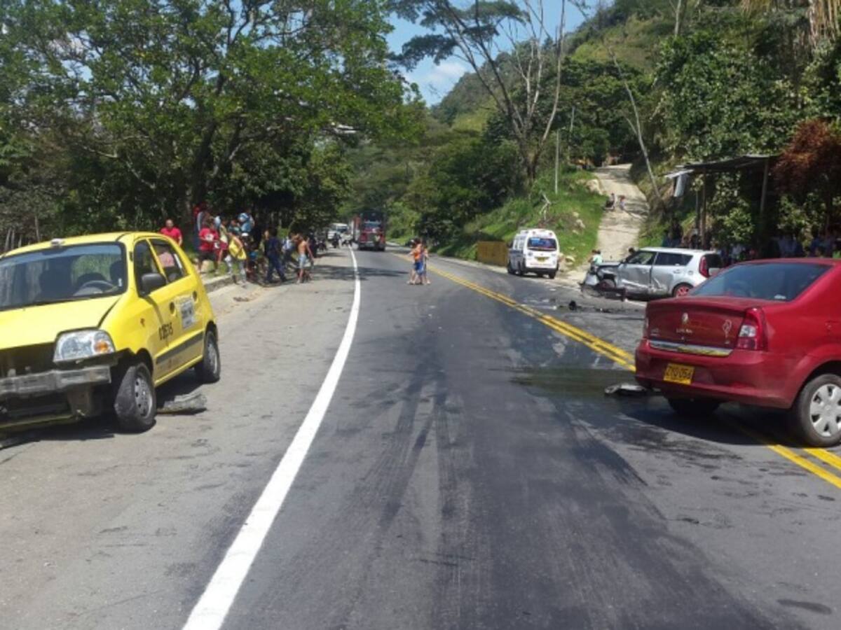 Ocho heridos dejó accidente de tránsito en la variante de Ibagué