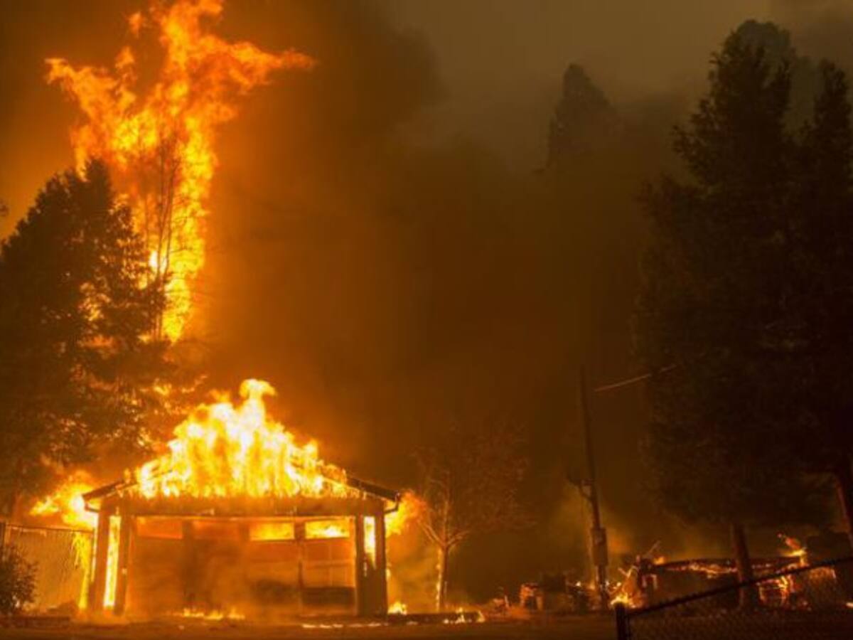 Aumentan los fallecidos por oleada de incendios en California