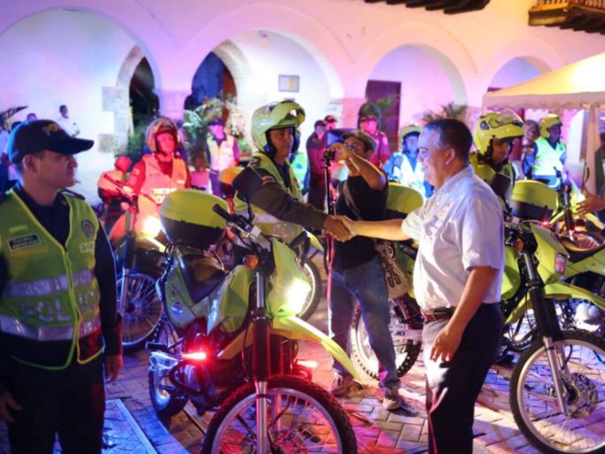 Entregan vehículos y motos a la Policía de Cartagena y CTI de la Fiscalía