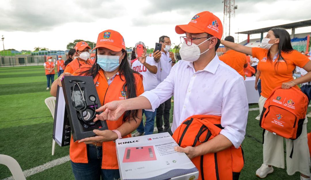 Gobernador Carlos Caicedo. 