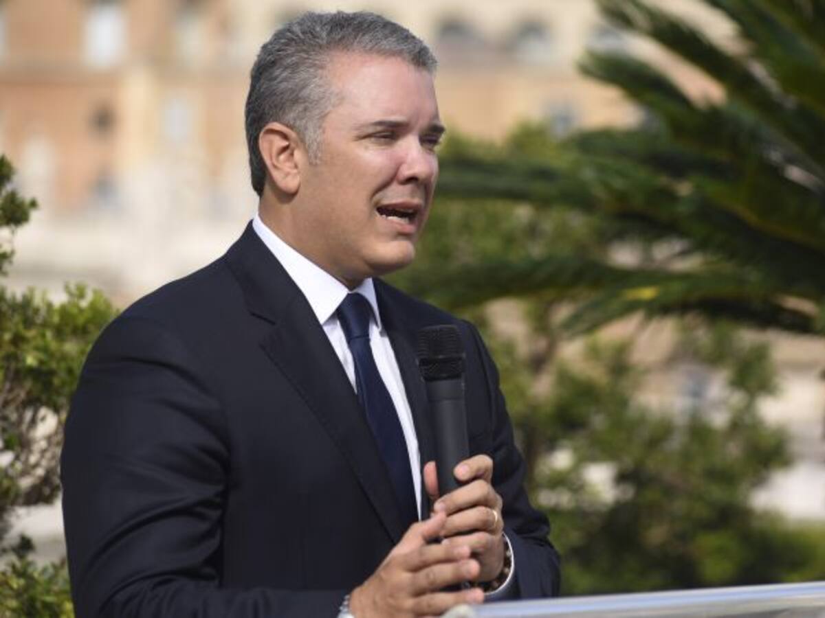 Nuevo ‘Espaldarazo' de Duque a su cuestionado MinHacienda