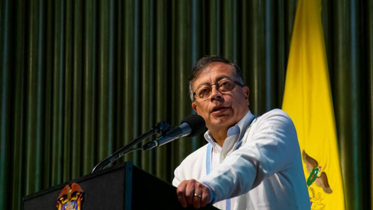 Presidente Petro respondió críticas por compra de mobiliario para Casas Privadas