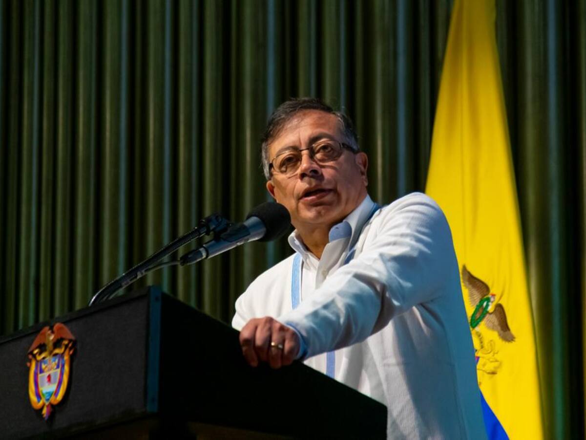 Presidente Petro respondió críticas por compra de mobiliario para Casas Privadas
