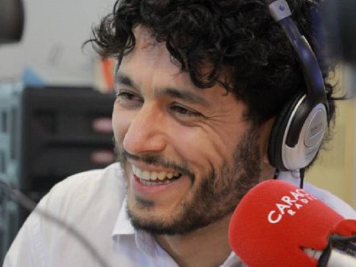 Entre risas y nostalgia Santiago Alarcón recuerda su niñez en Medellín