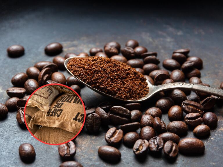 Café en grano y en polvo y de fondo varias cargas de este producto (Fotos vía Getty Images)